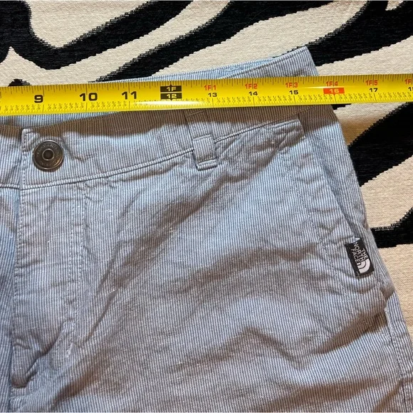 The North Face pinstripe shorts size 6 - Picture 6 of 9